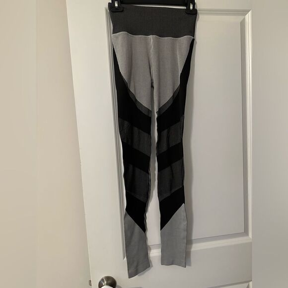 ALO leggings  - Picture 1 of 5